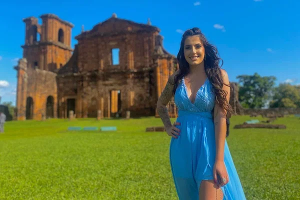 Imagem colorida mostra a fisioterapeuta Isabeli Soardi, morta após desabamento causado por tempestade no RS - Metrópoles