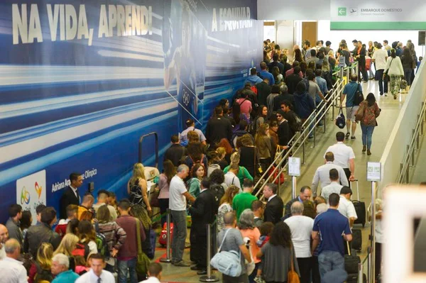 Aeroporto de Brasília ainda registra filas para inspeção de bagagens