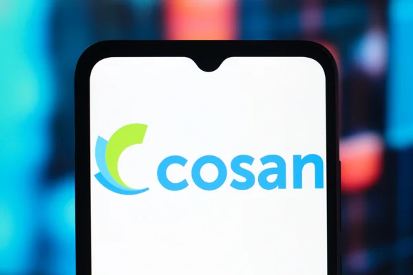 Imagem de telefone celular exibindo a logomarca da Cosan - Metrópoles