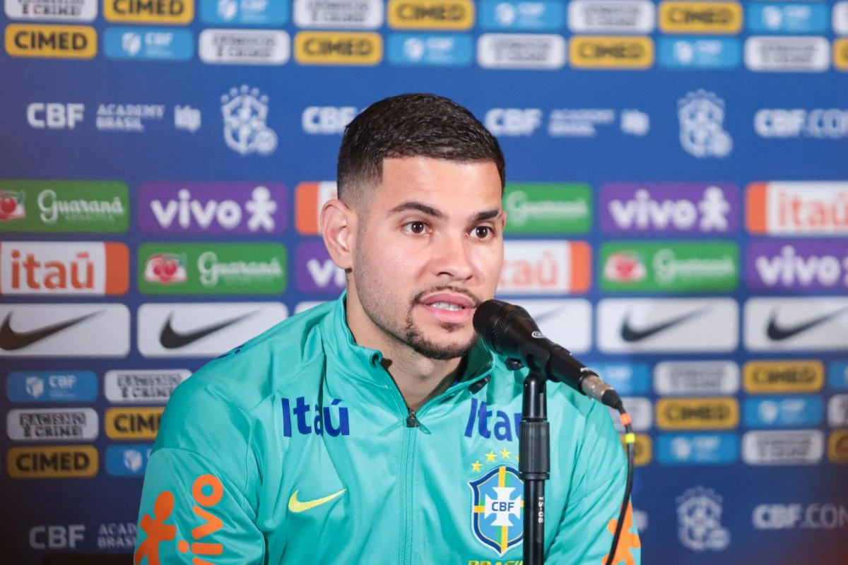 Bruno Guimarães alerta para Haaland: 'Cuidado com o melhor atacante do mundo'