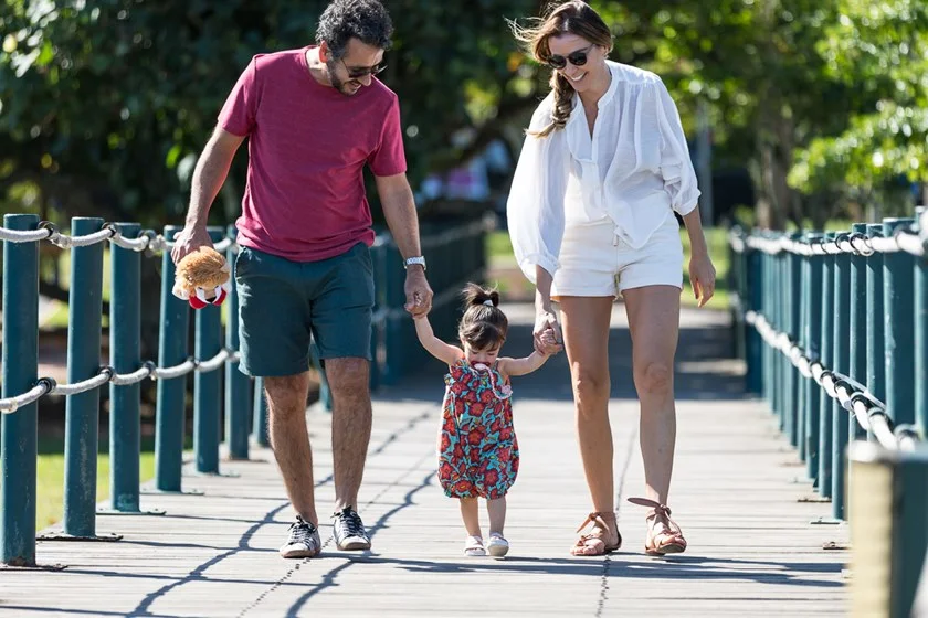 <b>Minha Vida em Marte</b> Fernanda (Monica Martelli) é casada com Tom (Marcos Palmeira) e tem uma filha de 5 anos, Joana (Marianna Santos). Passar tanto tempo juntos acabou gerando atritos constantes. Quem a ajuda a superar a crise é seu sócio Aníbal (Paulo Gustavo), parceiro inseparável durante a árdua jornada entre salvar o casamento ou pôr fim a ele. Assista ao <a href="https://www.youtube.com/watch?v=vjGsRlaMYAQ" target="_blank">trailer</a> <b>Minha Vida em Marte</b> Fernanda (Monica Martelli) é casada com Tom (Marcos Palmeira) e tem uma filha de 5 anos, Joana (Marianna Santos). Passar tanto tempo juntos acabou gerando atritos constantes. Quem a ajuda a superar a crise é seu sócio Aníbal (Paulo Gustavo), parceiro inseparável durante a árdua jornada entre salvar o casamento ou pôr fim a ele. Assista ao <a href="https://www.youtube.com/watch?v=vjGsRlaMYAQ" target="_blank">trailer</a>