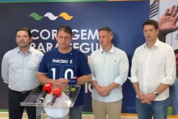 Petista denuncia Salles por usar verba pública a favor de André e Derrite