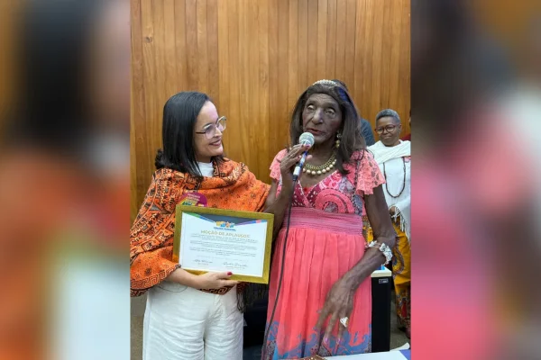 Tiana Cardeal, travesti mais velha do Brasil, é homenageada em Minas - destaque galeria