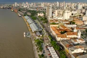 Aérea metropolitana de Belém, com vista para a Estação das Docas e baía do Guajará