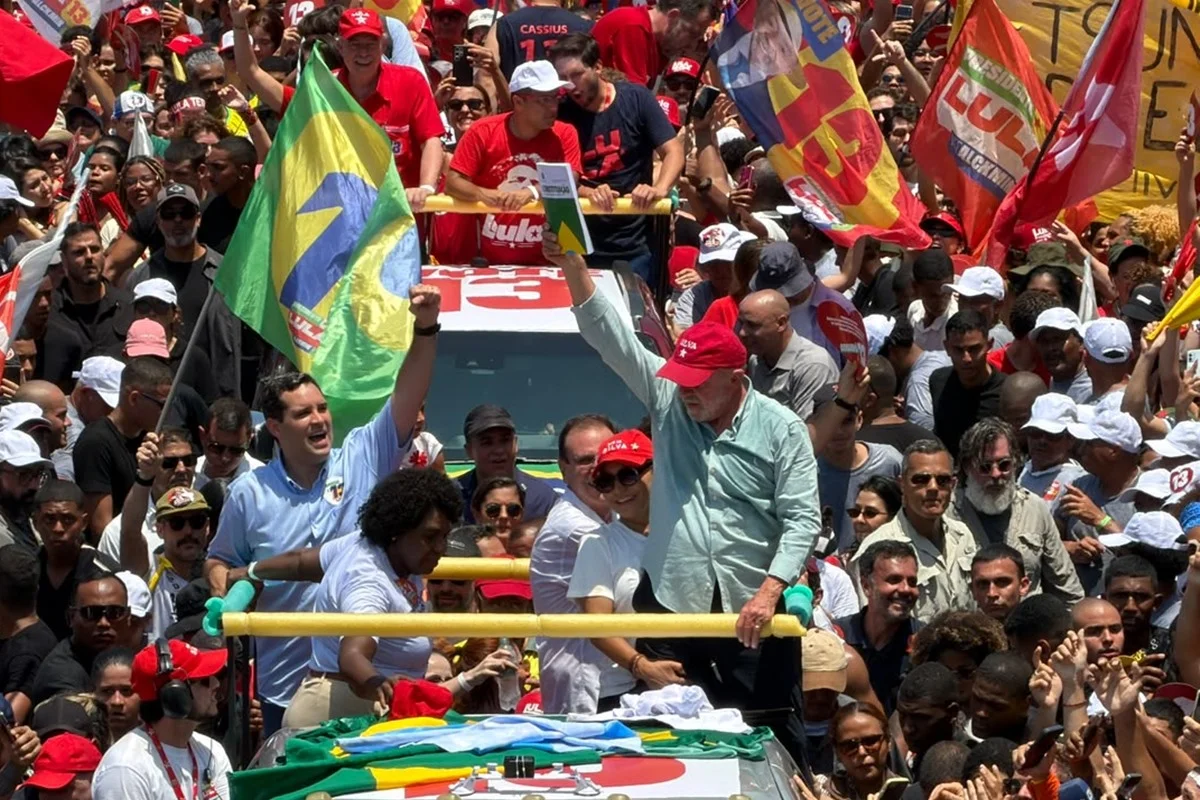 Veja imagens do ato de Lula em Copacabana neste sábado (24/10)