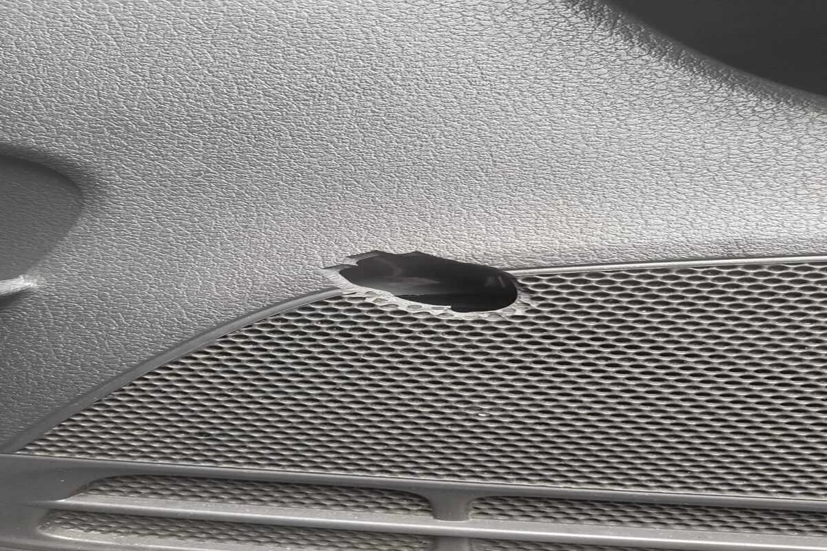 Imagens do veículo na qual a entregadora foi atingida por disparo na zona oeste de São Paulo Imagens do veículo na qual a entregadora foi atingida por disparo na zona oeste de São Paulo