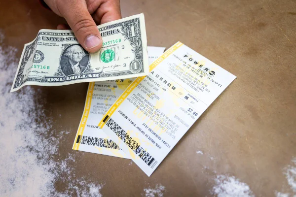 EUA: aposta única leva prêmio de R$ 10 bilhões na loteria Poweball