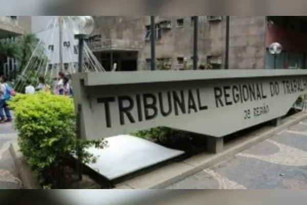 Empresa é condenada por instalar câmera em banheiro de funcionários