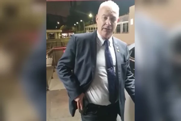Deputado estadual Coronel Telhada ameaça Lula com arma em vídeo