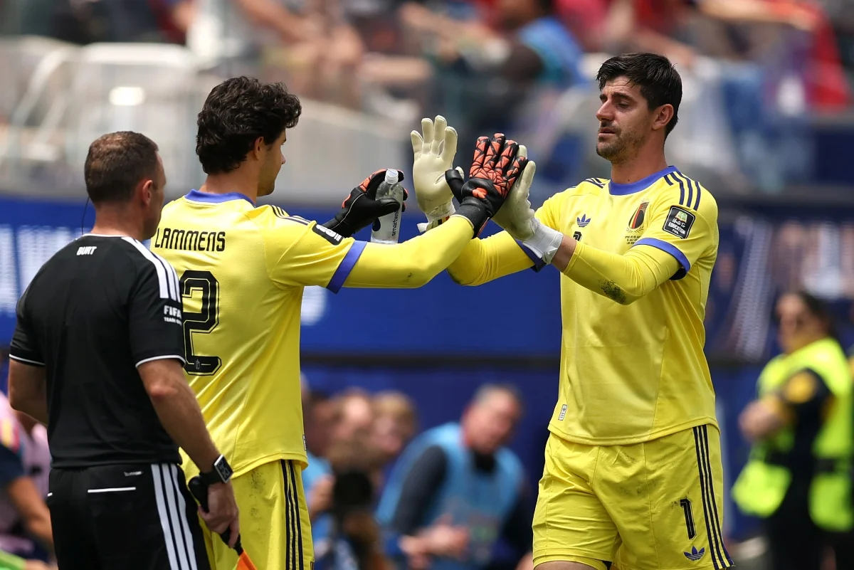 Thibaut Courtois sendo substituído na partida entre Espanha x Bélgica pela Copa do Mundo Thibaut Courtois sendo substituído na partida entre Espanha x Bélgica pela Copa do Mundo