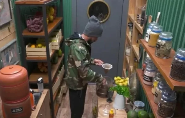 Erasmo fazendo café