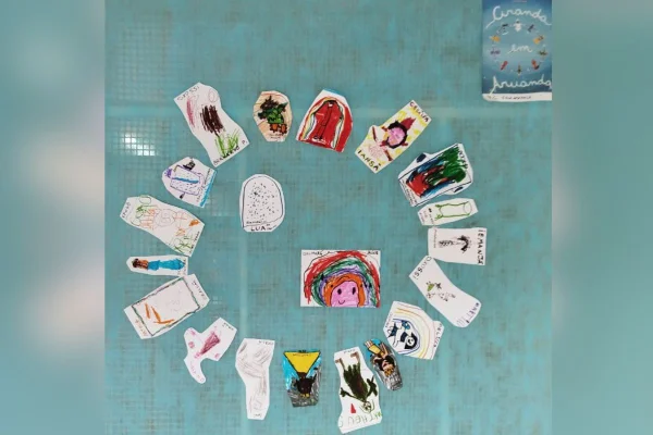 PM armada em escola: criança escolheu desenhar orixá, diz professora - destaque galeria
