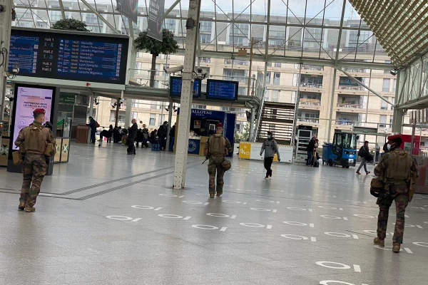 Ataque aconteceu na Gare de Lyon, principal estação ferroviária de Paris
