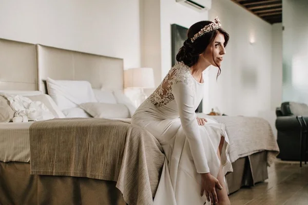 Noiva com vestido da marca Pronovias