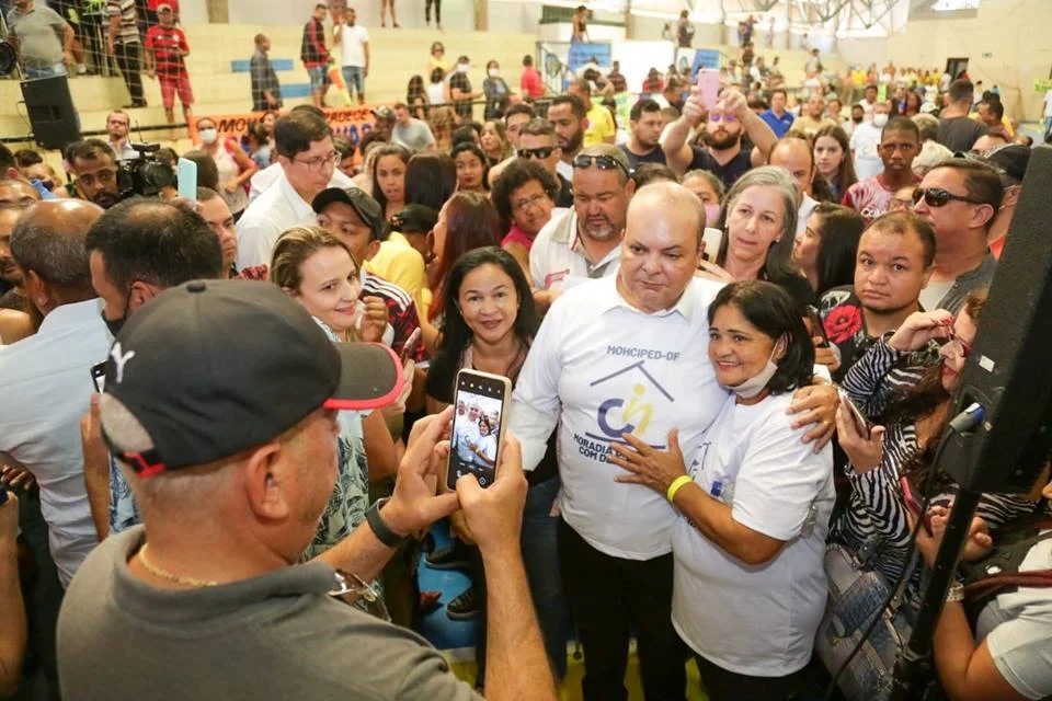 O governador Ibaneis Rocha (MDB) reuniu-se, na manhã deste sábado (14/5), com integrantes do Movimento Habitacional e Cidadania das Pessoas com Deficiência O governador Ibaneis Rocha (MDB) reuniu-se, na manhã deste sábado (14/5), com integrantes do Movimento Habitacional e Cidadania das Pessoas com Deficiência