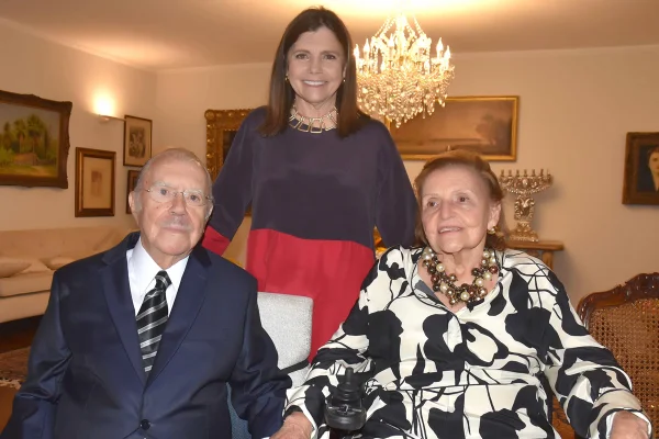 José Sarney recebe familiares e autoridades em jantar de aniversário