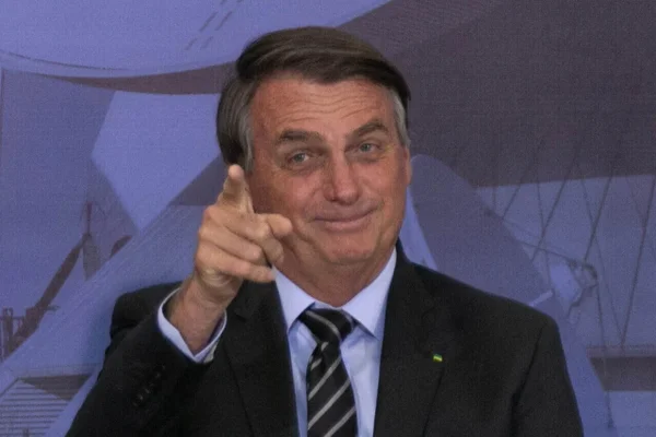 Bolsonaro usa possibilidade de prova de vida ao votar para conquistar idosos