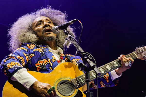 Chico César celebra 30 anos de seu primeiro álbum em show