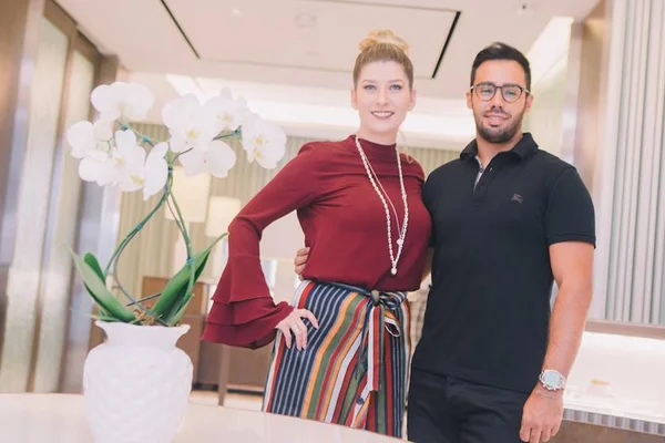 Joalheria Tiffany & Co reúne vips para almoço e tour guiado em mostra