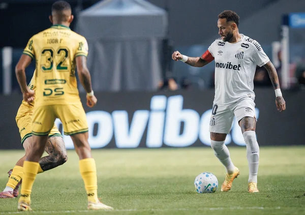 Santos emite nota após acusação de afastamento de funcionários e jogador - destaque galeria Santos emite nota após acusação de afastamento de funcionários e jogador - destaque galeria