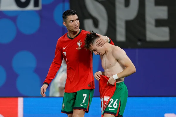 Cristiano Ronaldo e Francisco Conceição - Metrópoles