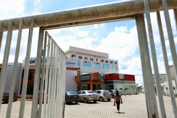 A 10 dias do despejo, Fortium não avisou alunos sobre mudança