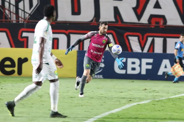 Atlético Goianiense não passa pelo goleiro Walter e empata com o Cuiabá