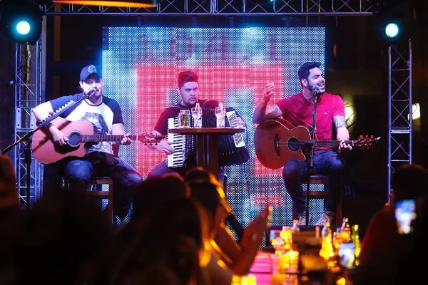 Israel & Rodolffo faz showzaço para ouvintes da Metrópoles FM
