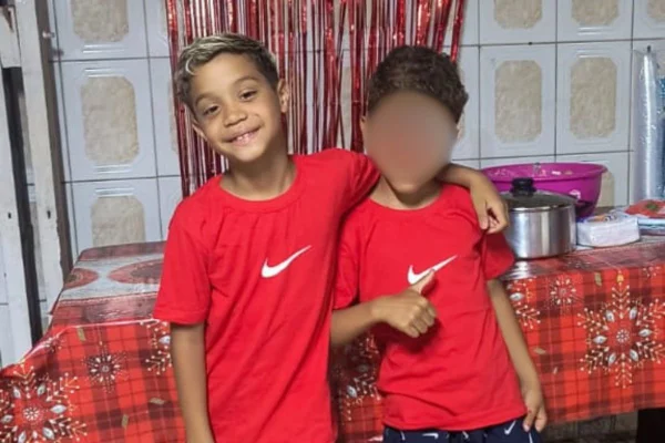 Menino de 9 anos morreu envenenado após comer chocolate, aponta laudo - Metrópoles