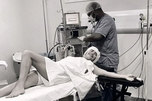 Filha de Leonardo esclarece sobre estado “vegetativo” após cirurgia