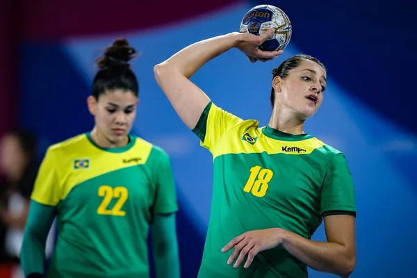 Seleção Feminina massacra Canadá e vai para a semi do handebol no Pan