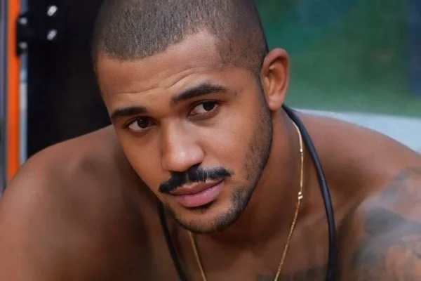 Denunciado por homofobia, ex-BBB Matheus Moreira se manifesta sobre intimação - Metrópoles