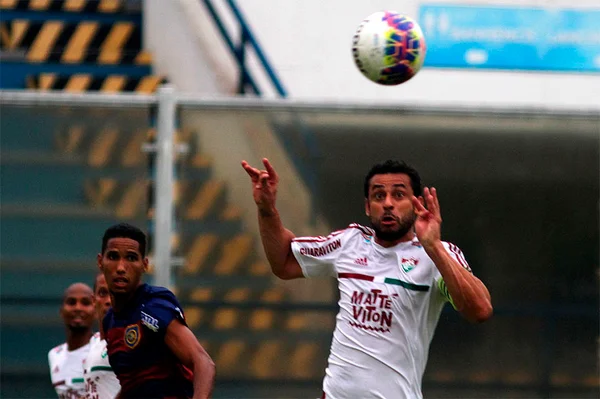 Fluminense aproveita falhas do Santos e vence por 3 a 2 no Maracanã