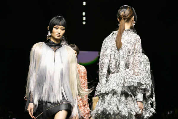 Desfile de moda na Seoul Fashion Week - Metrópoles
