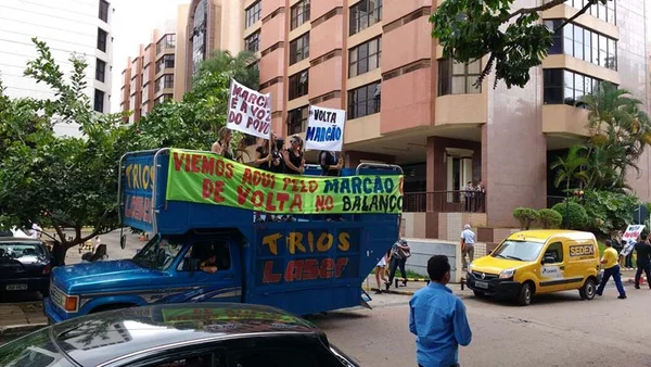 Protesto em frente à Record pede a volta de Marcão ao “Balanço Geral”