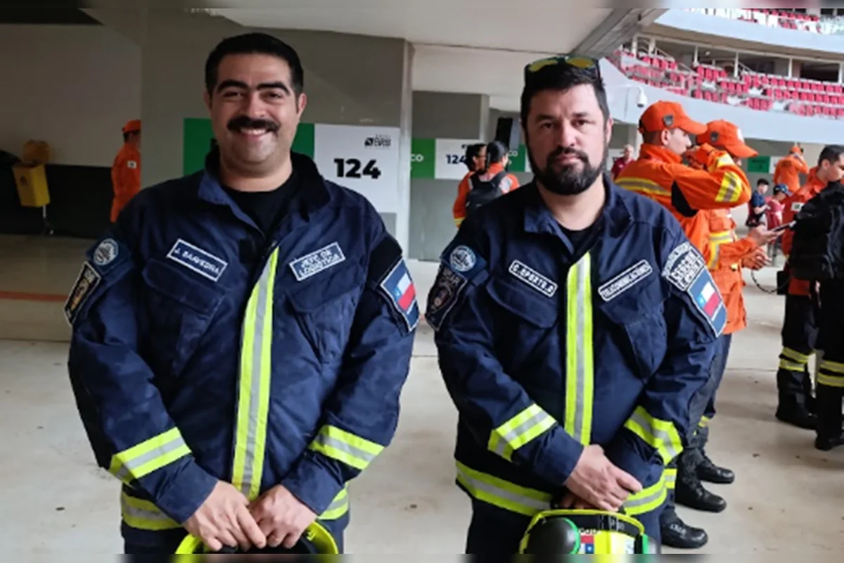 O simulado contou ainda com a participação do chefe da seção de logística da equipe de Busca e Resgate Urbano (USAR) do Chile, Javier Saavedra, e do especialista em telecomunicações chileno, Carlos Oporto O simulado contou ainda com a participação do chefe da seção de logística da equipe de Busca e Resgate Urbano (USAR) do Chile, Javier Saavedra, e do especialista em telecomunicações chileno, Carlos Oporto