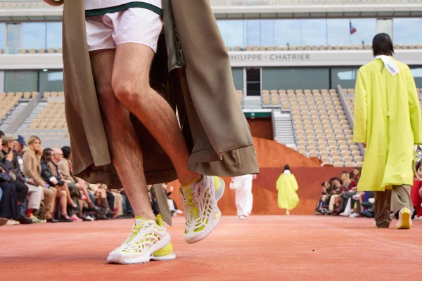 desfile lacoste paris tenis bola - metrópoles