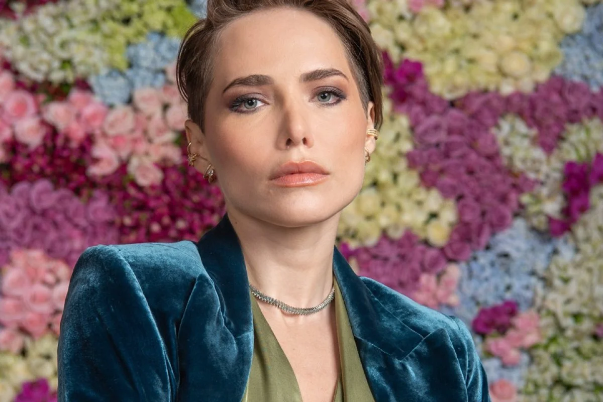 Letícia Colin Letícia Colin