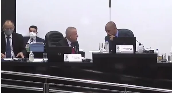 “Esse povo tem que tomar no c*”, diz vereador após perder votação