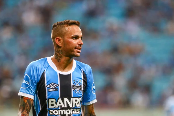 Luan atuando pelo Grêmio em 2017 - Metrópoles