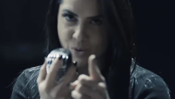Graciele Lacerda solta a voz e grava clipe em homenagem a Zezé