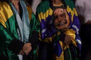 Apoiadores vestem camiseta com rosto de Bolsonaro