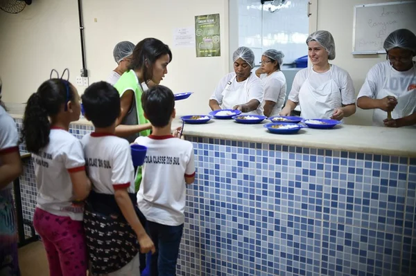 TCU suspende compra de alimentos para merenda escolar do DF