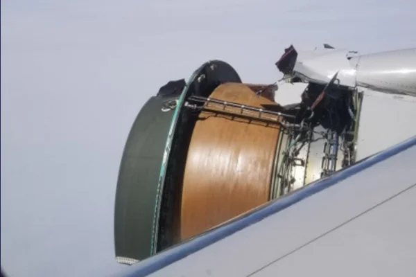 Turbina se desintegra no ar e avião faz pouso de emergência