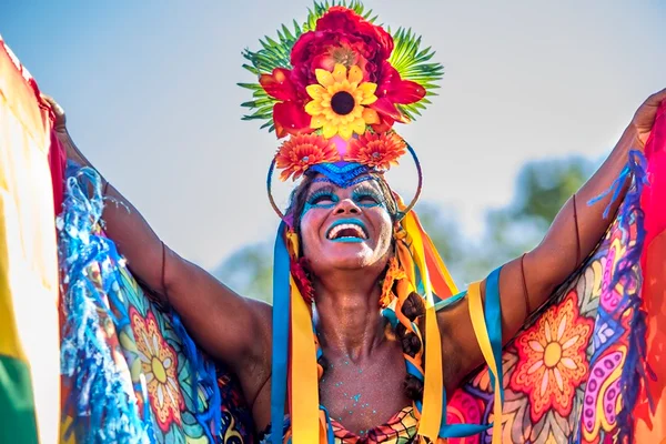 Feministas invadem os blocos de carnaval de Brasília