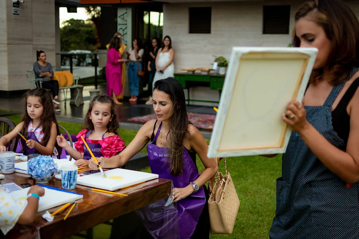 Mães e filhas durante oficina Mães e filhas durante oficina