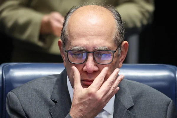 Ministro decano do Supremo Tribunal Federal, Gilmar Mendes, representa o presidente da corte, Luis Roberto Barroso - metrópoles