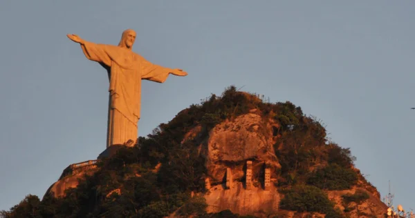 Com alta do dólar, turismo no Brasil ganha força e ‘salva’ resultados de hotéis