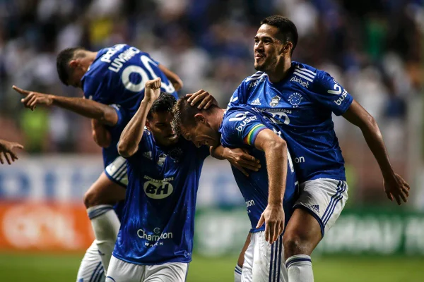 Cruzeiro é campeão da Série B sem entrar em campo e bate recorde