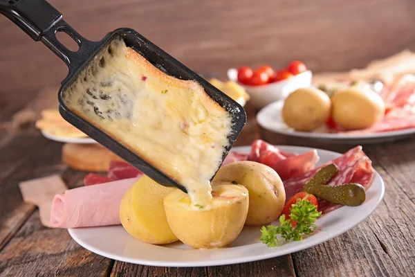 Raclette é opção no cardápio de inverno para fazer em casa